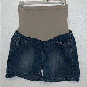 Maternity shorts